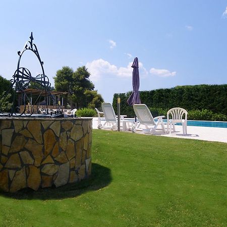 Cosmos Resort Каламос Экстерьер фото